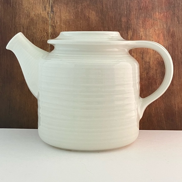 Mid Century Arabia Finland Kaarna White Ribbed Teapot Ulla Procope NO LID - Picture 1 of 14